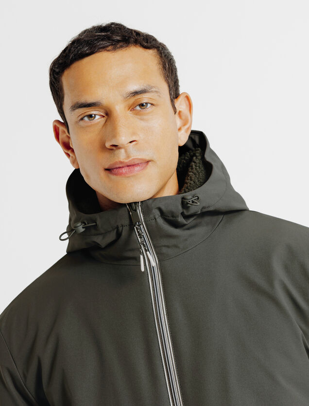 Parka longue &agrave; capuche doubl&eacute;e en sherpa