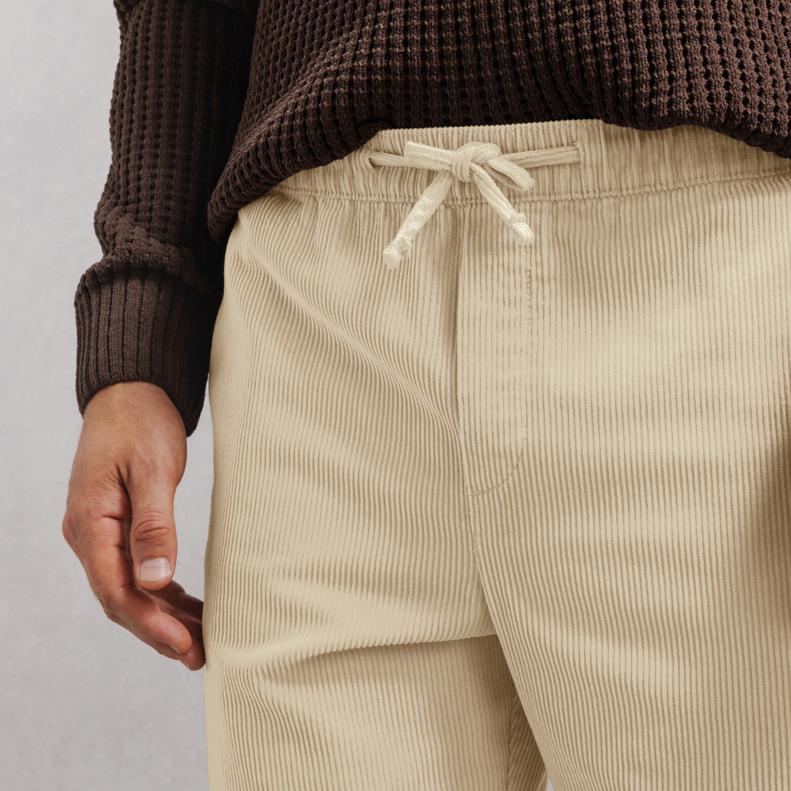 Pantalon tapered taille &eacute;lastiqu&eacute;e en velours