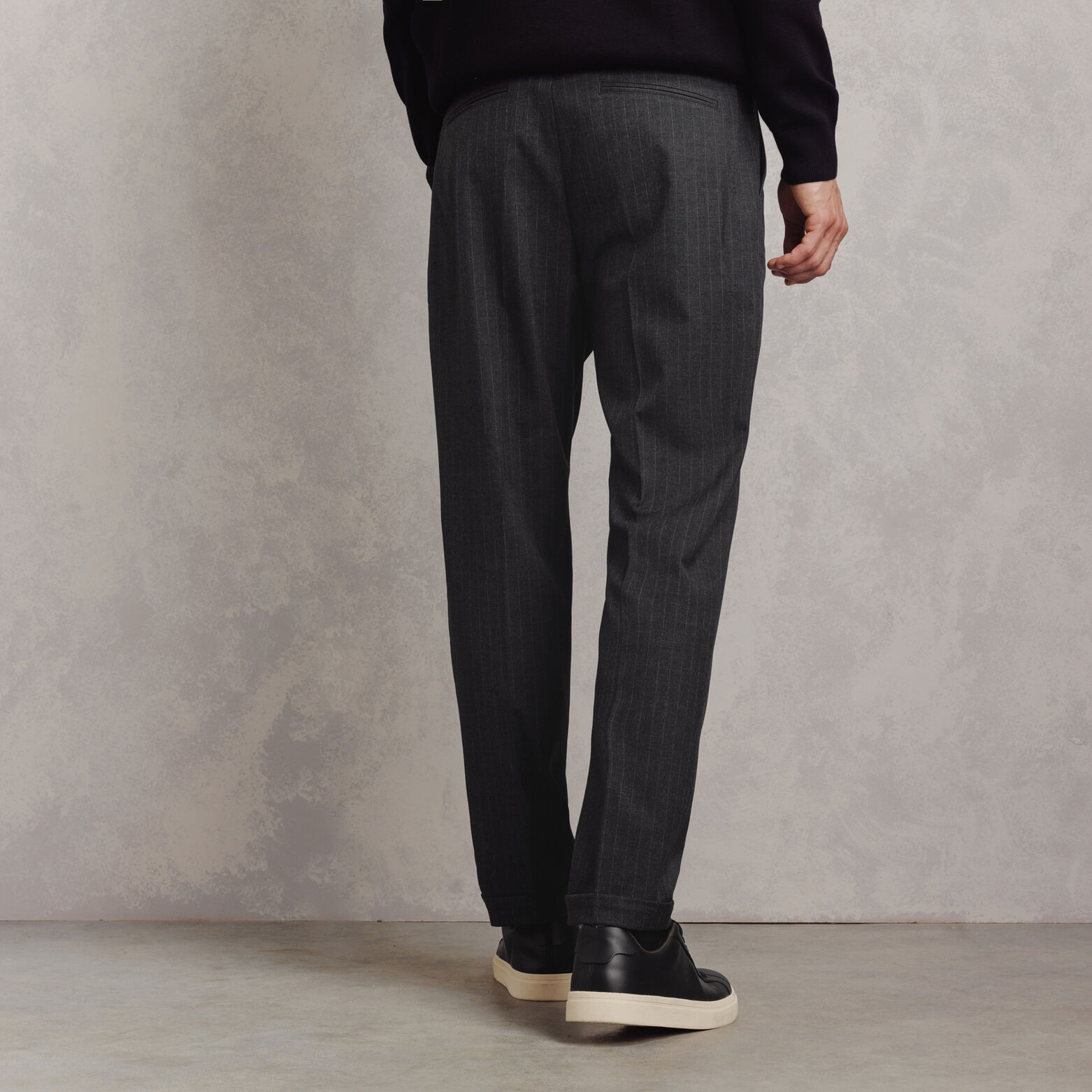 Pantalon chino tapered ray&eacute;