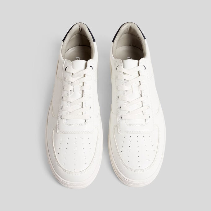 Witte sneakers