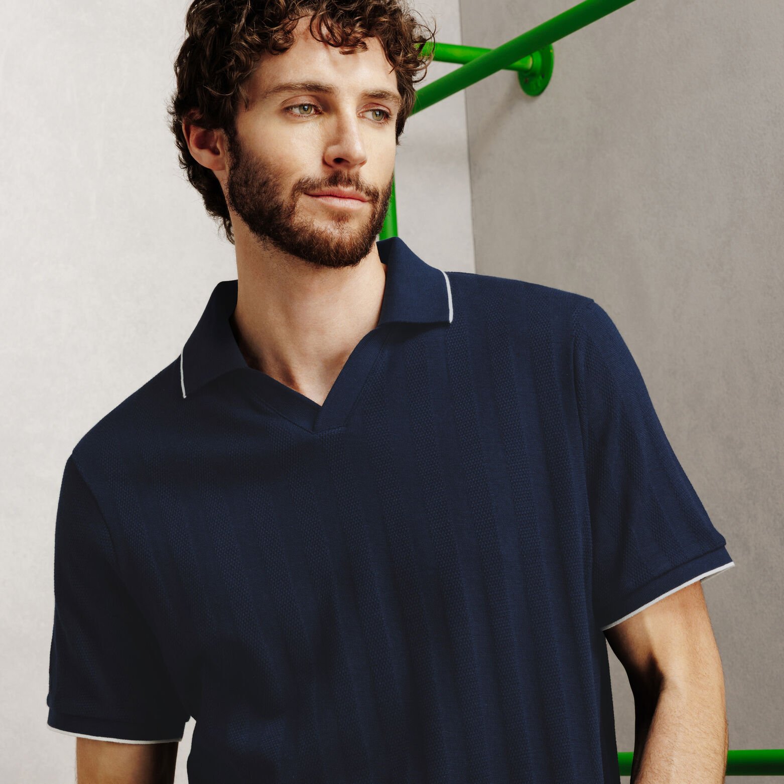 Polo manches courtes col resort textur&eacute;