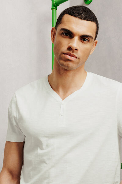 Tee shirt col tunisien mati&egrave;re flamm&eacute;e