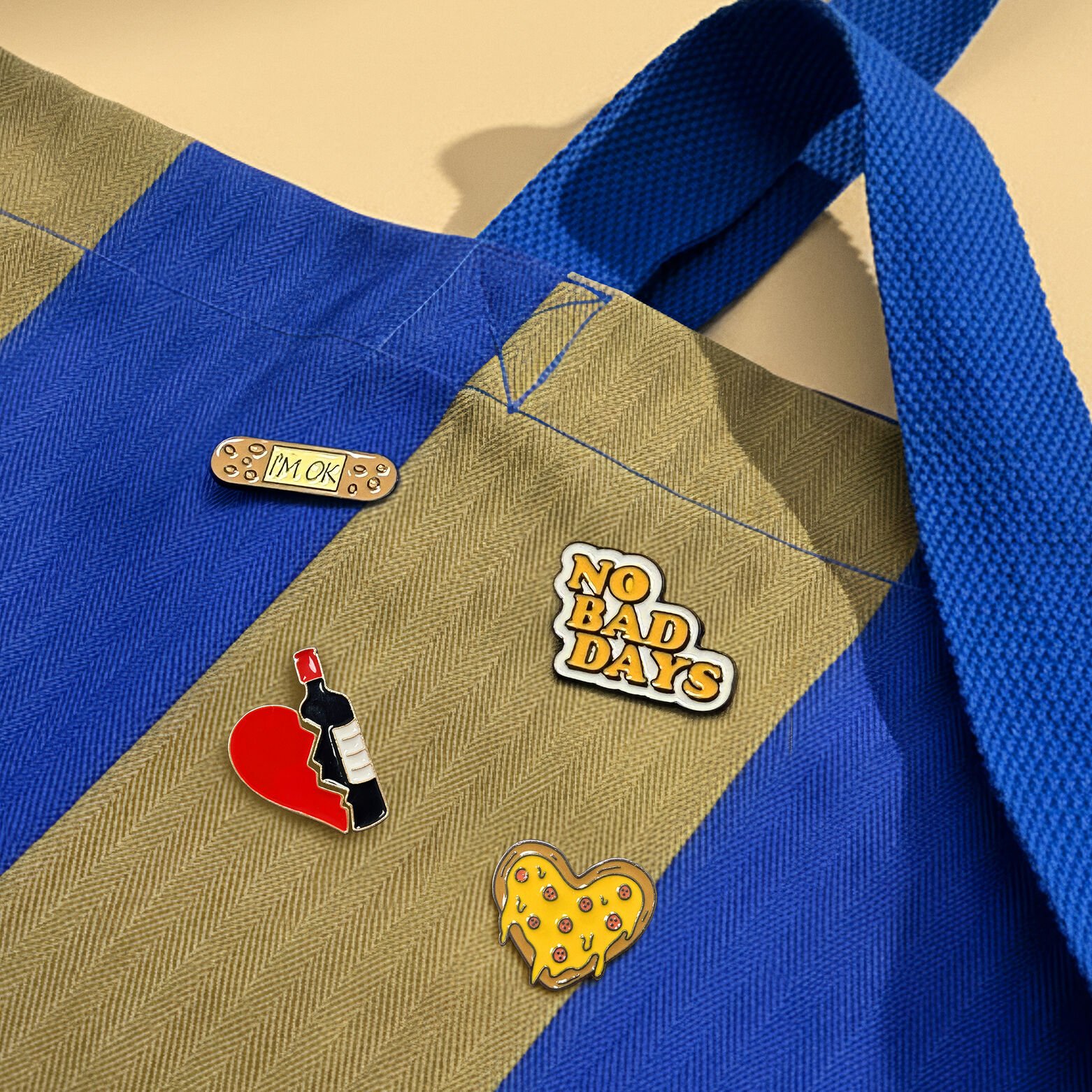 Lot de 4 pins Saint-Valentin