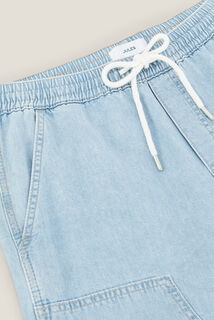 Jean &agrave; d&eacute;coupes