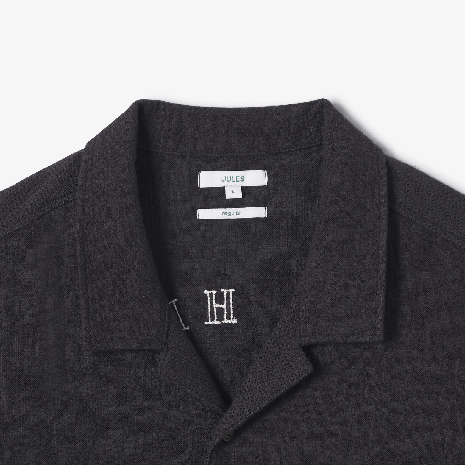 Hemdje in katoen met borduursel achteraan