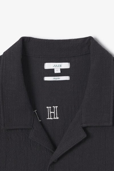 Hemdje in katoen met borduursel achteraan