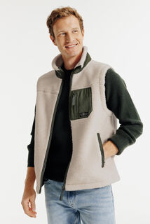 Veste sans manche en sherpa contrast&eacute;e