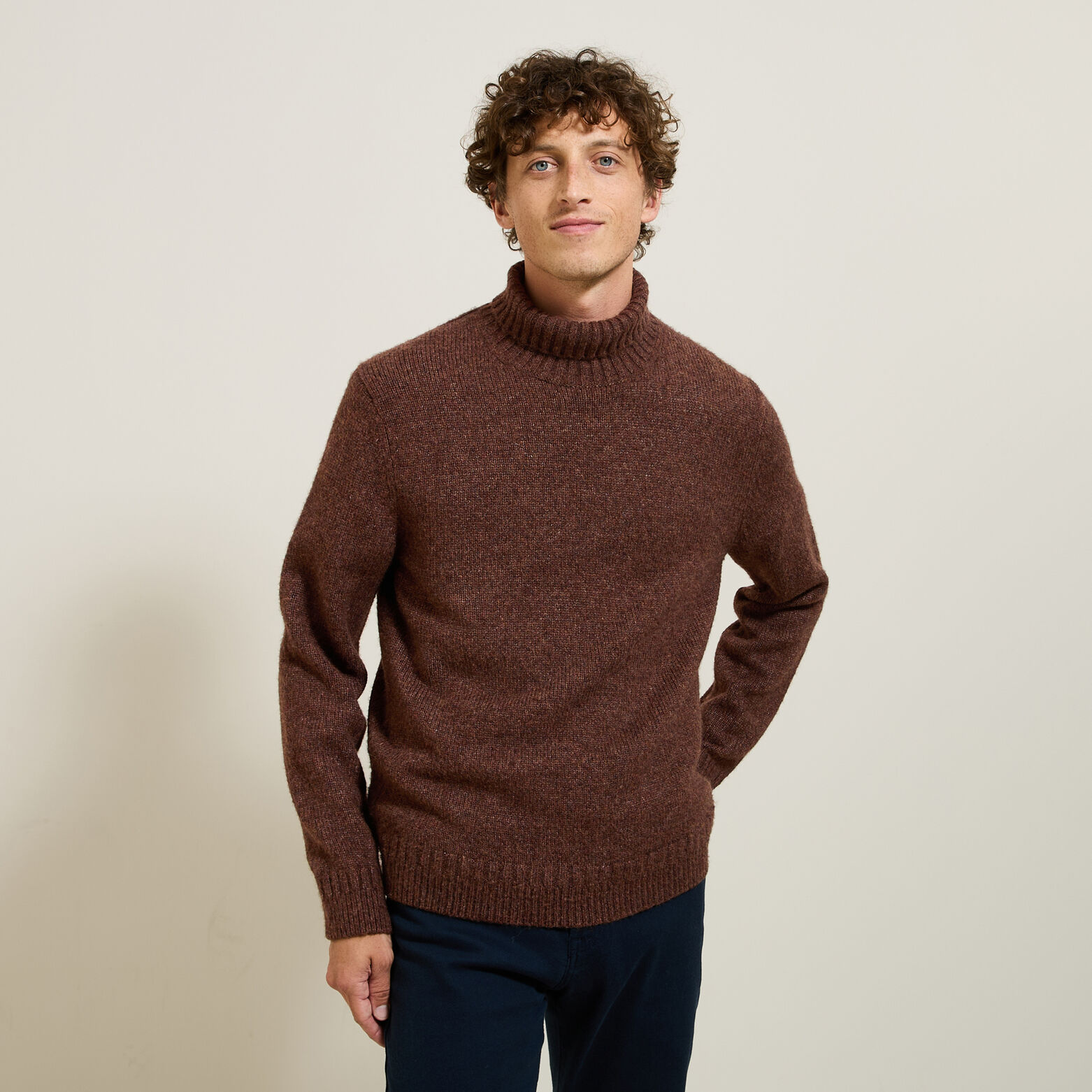 Pull col roulé doux