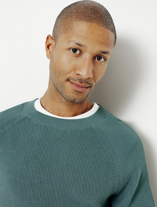 Pull col rond en cote