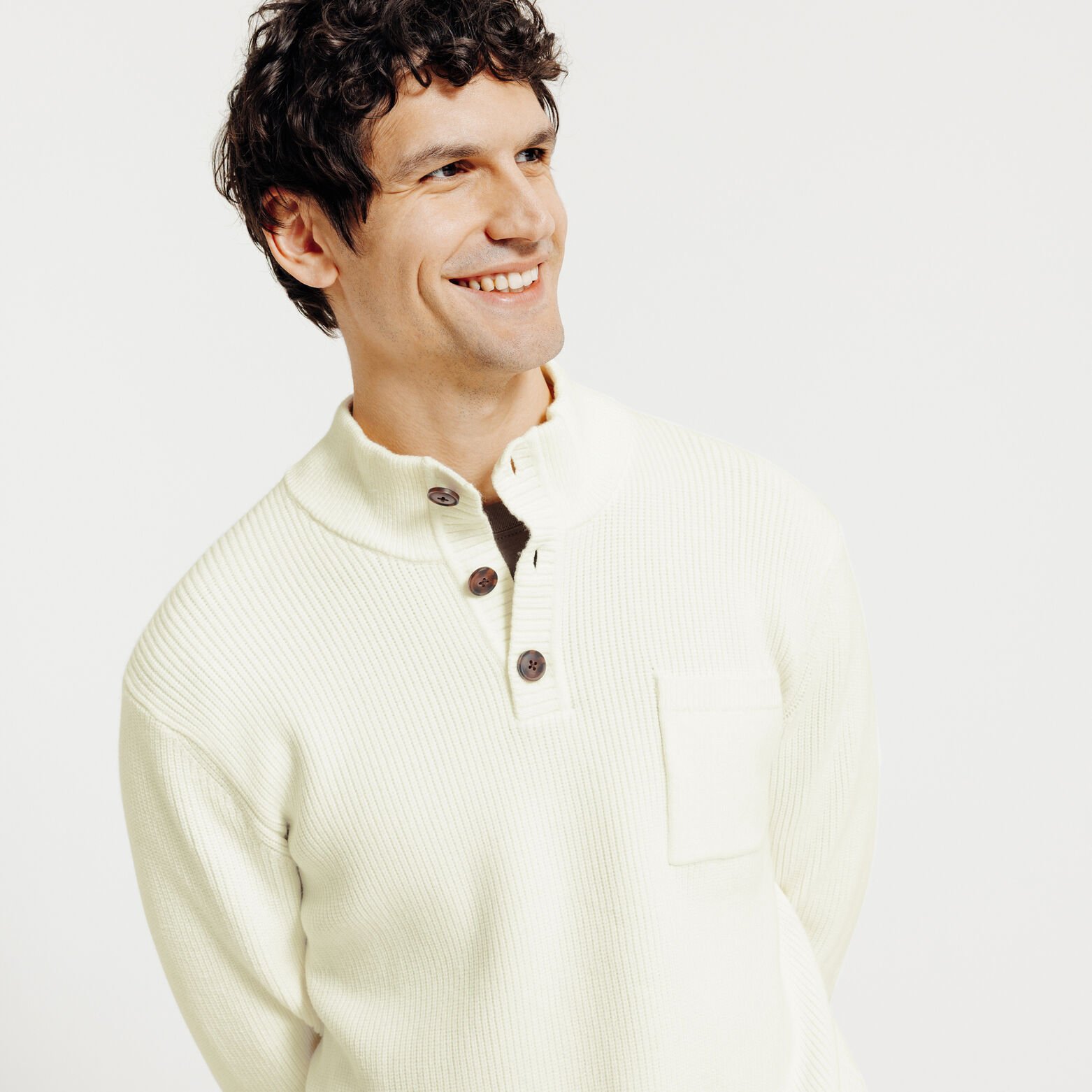 Pull col montant boutonn&eacute; poche poitrine