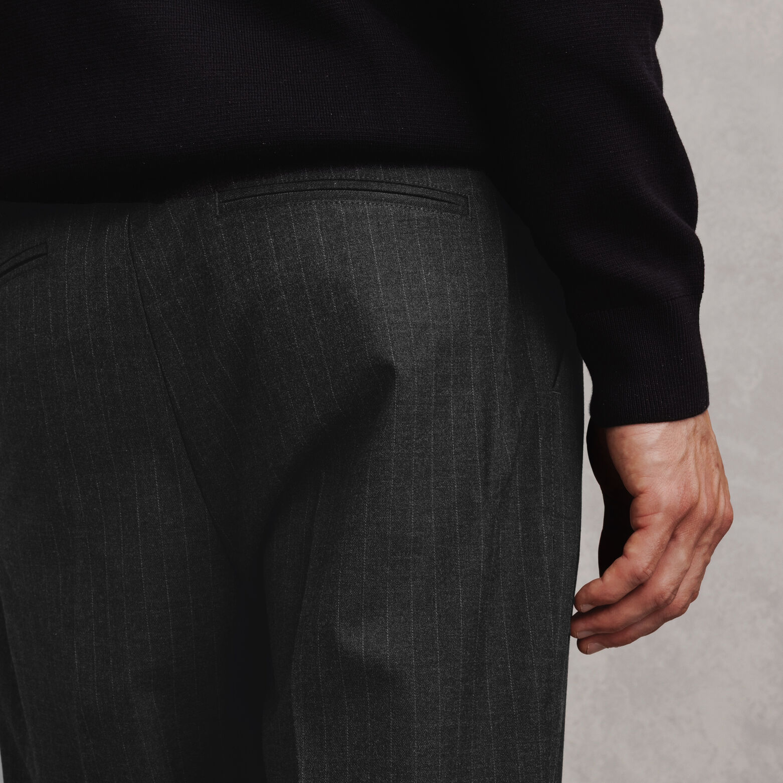 Pantalon chino tapered ray&eacute;