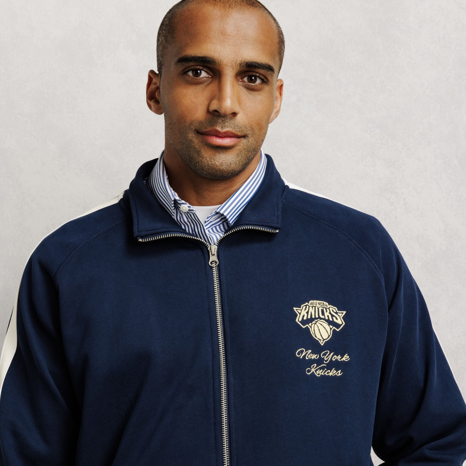 Sweat zipp&eacute; brod&eacute; New York Knicks licence NBA