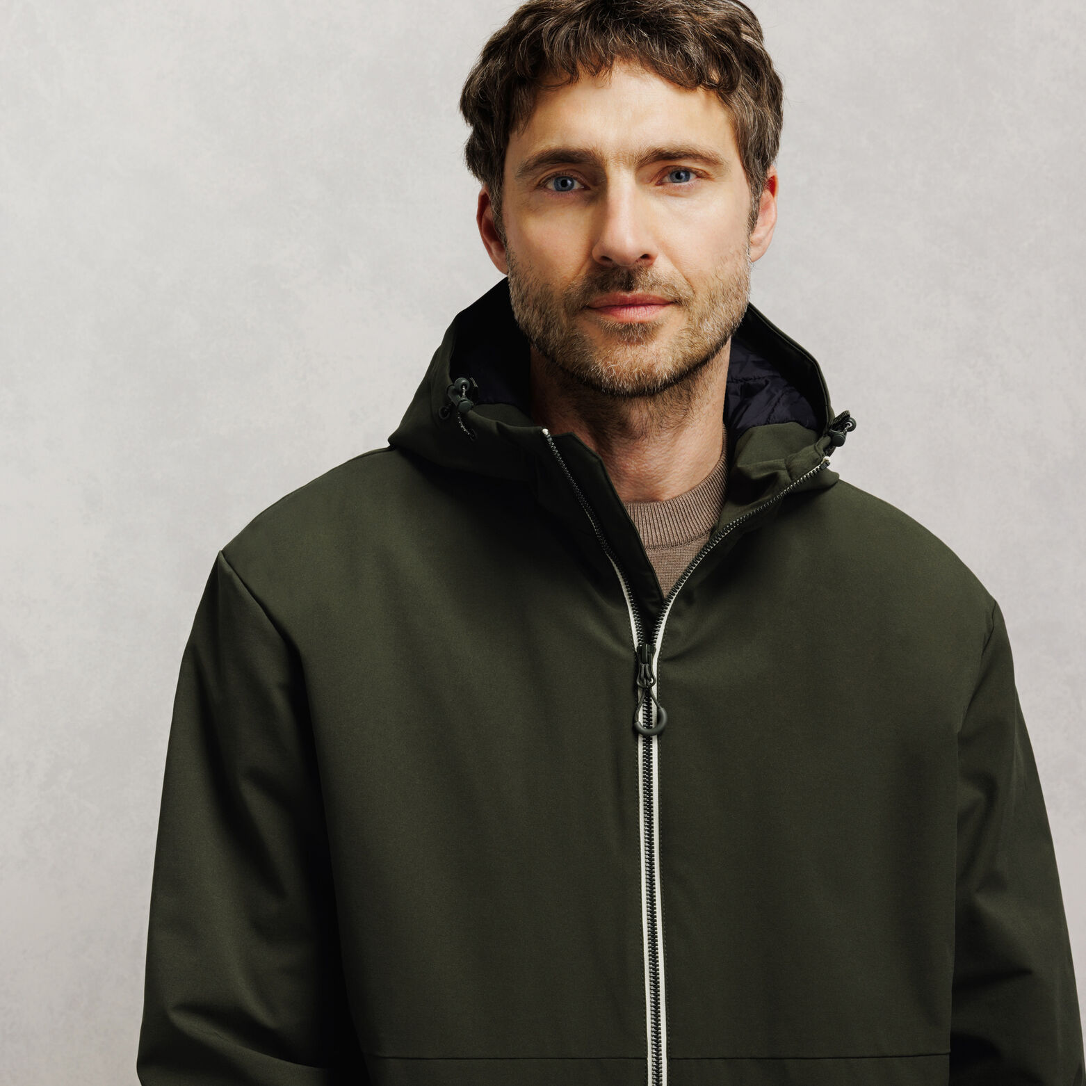Blouson &agrave; capuche zipp&eacute;