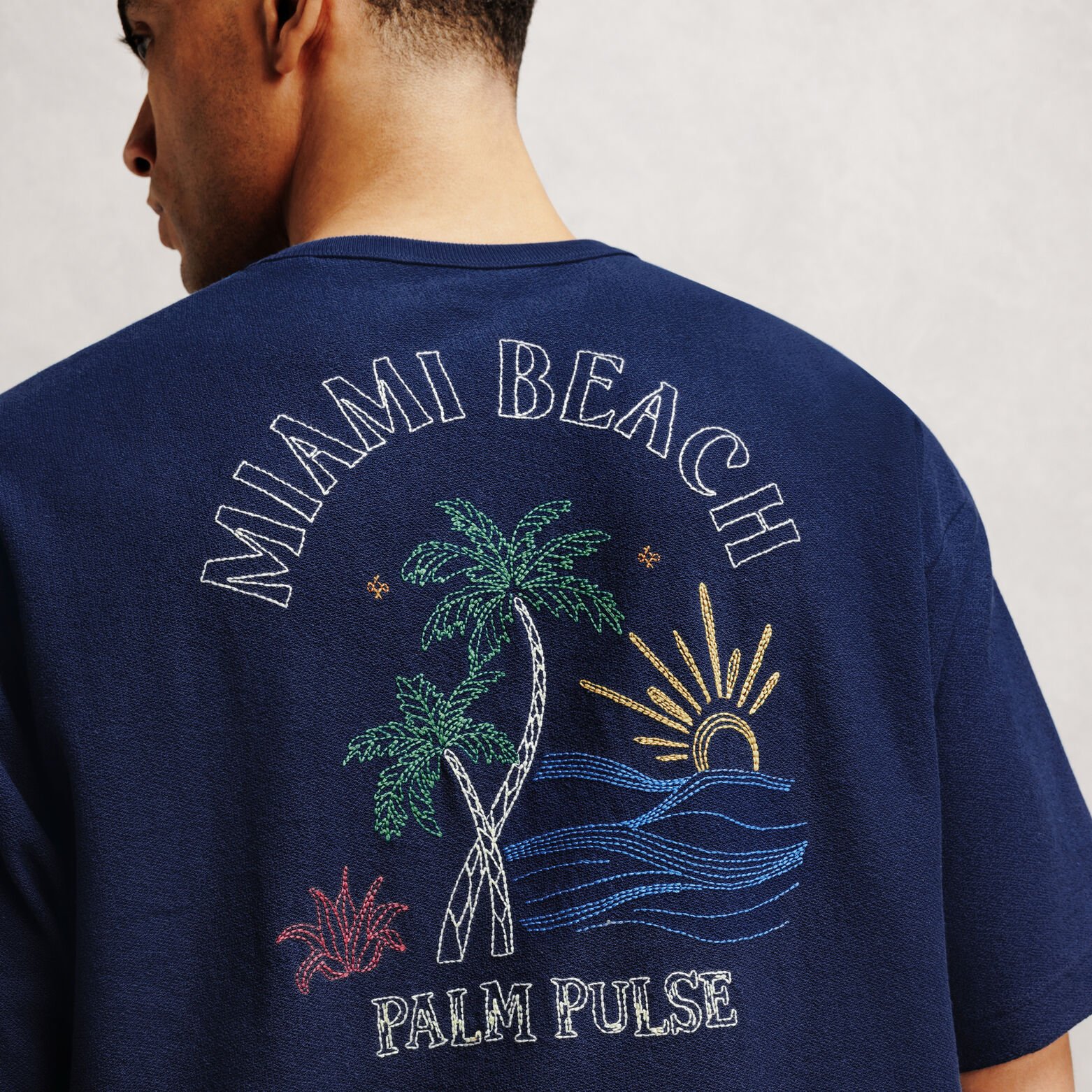 Tee shirt relax brod&eacute; devant dos textur&eacute;