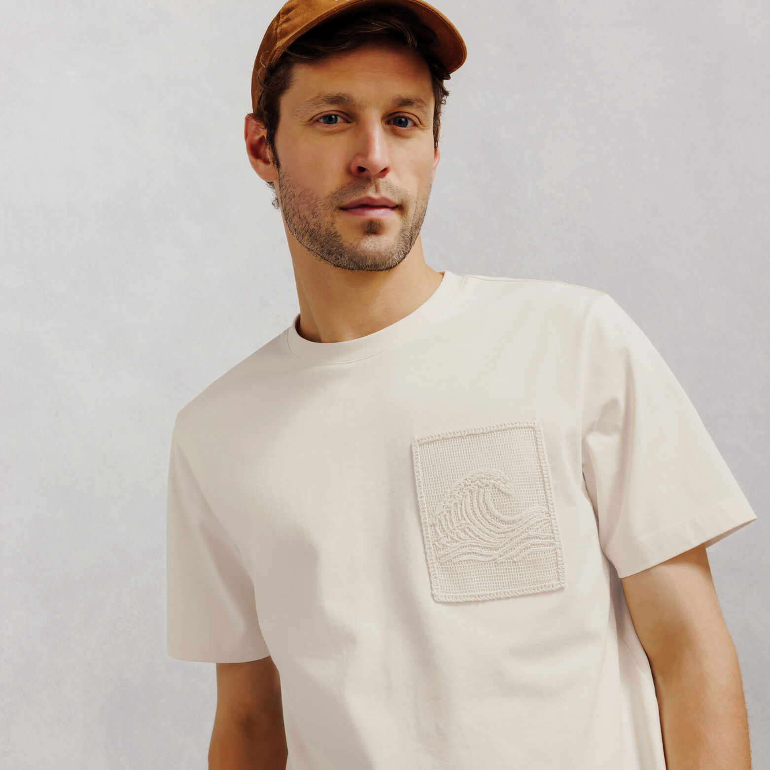 Tee shirt poche esprit plage macram&eacute;
