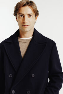 Lange wintermantel, gekruiste knoopsluiting