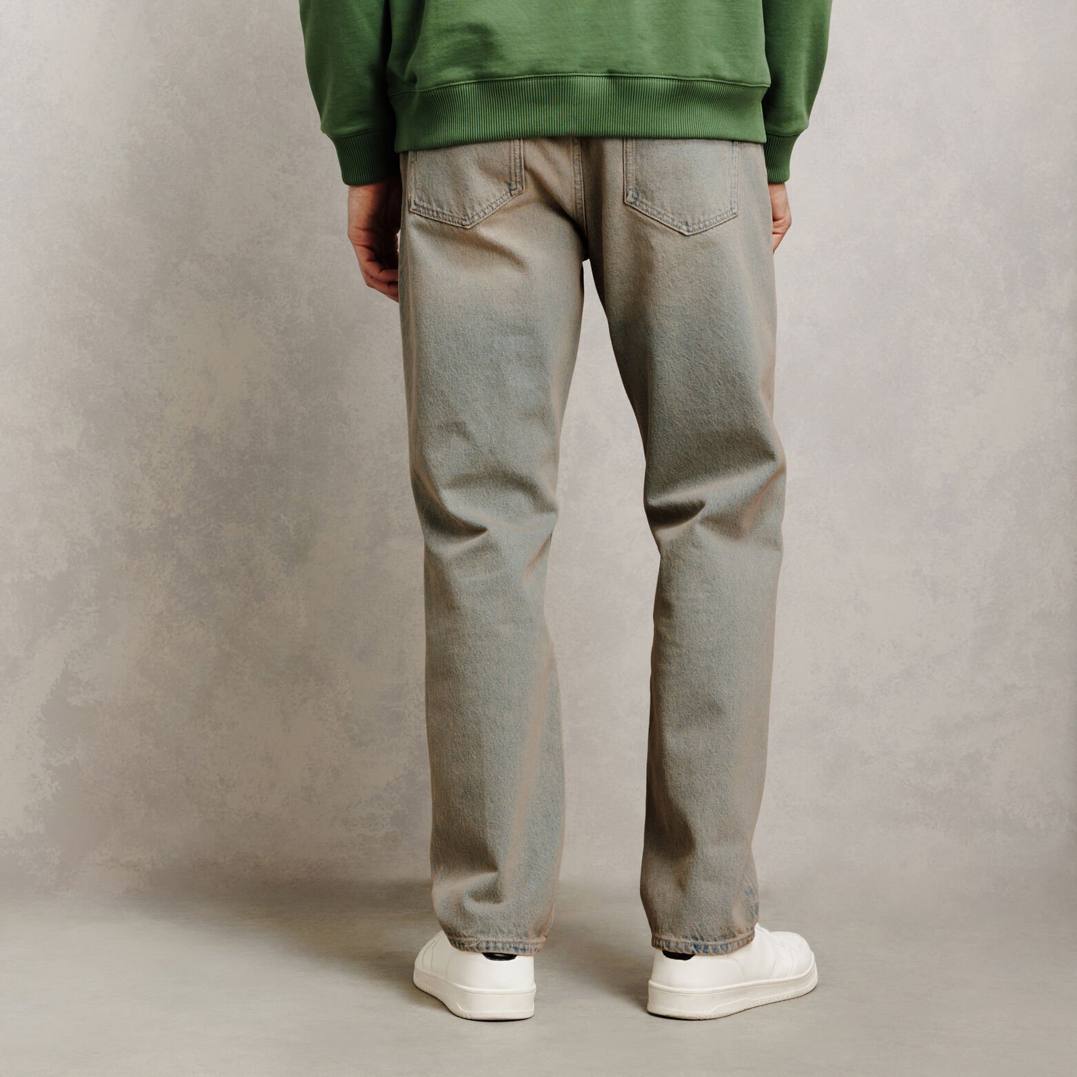 Jean loose