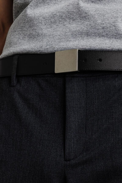Lederen riem met goudkleurige plaat
