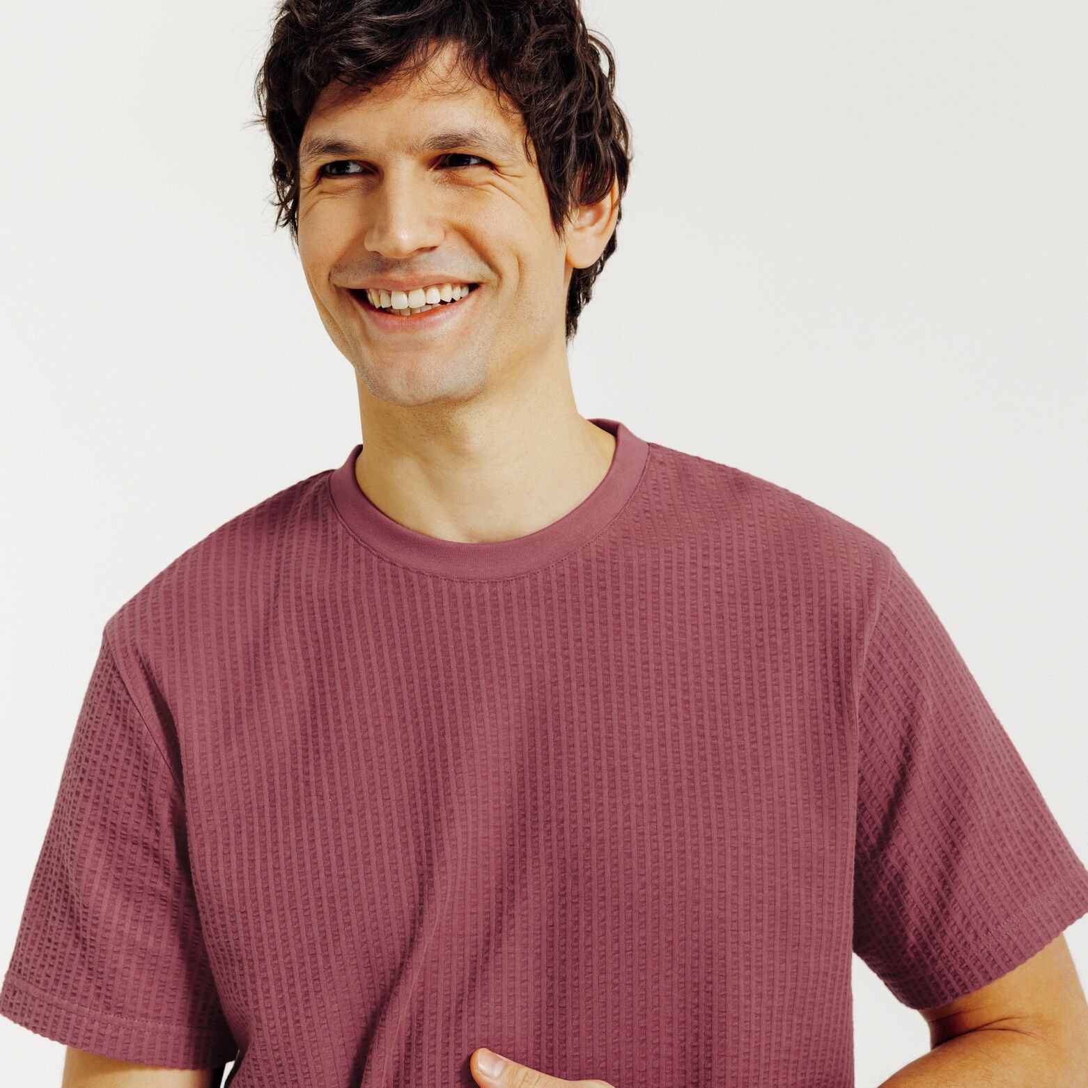 Tee shirt mati&egrave;re relief&eacute;e