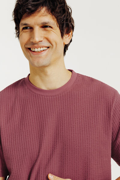 Tee shirt mati&egrave;re relief&eacute;e