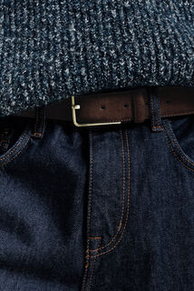 Ceinture en cuir su&egrave;de &agrave; boucle