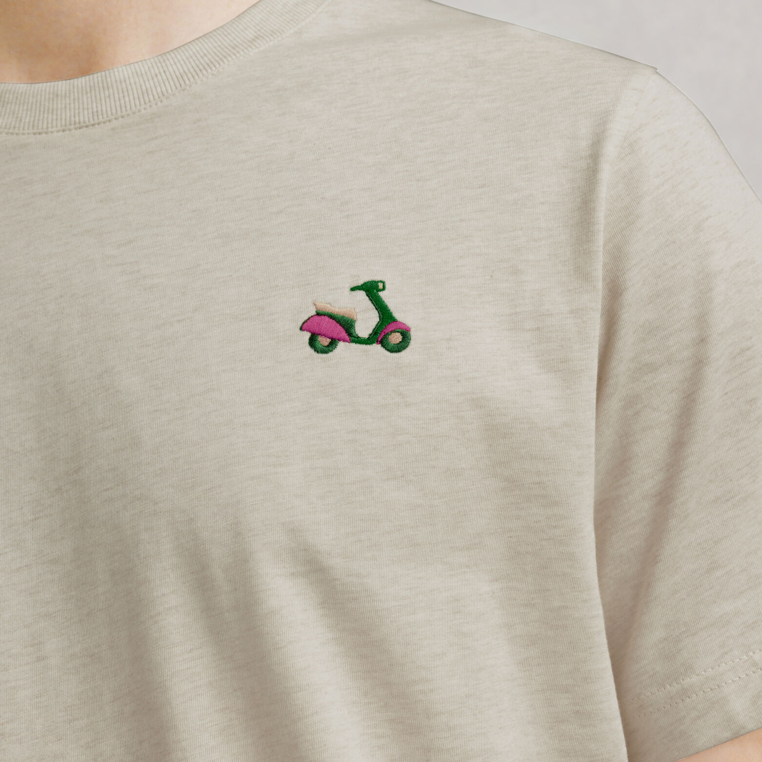 Tee shirt chin&eacute; brod&eacute;