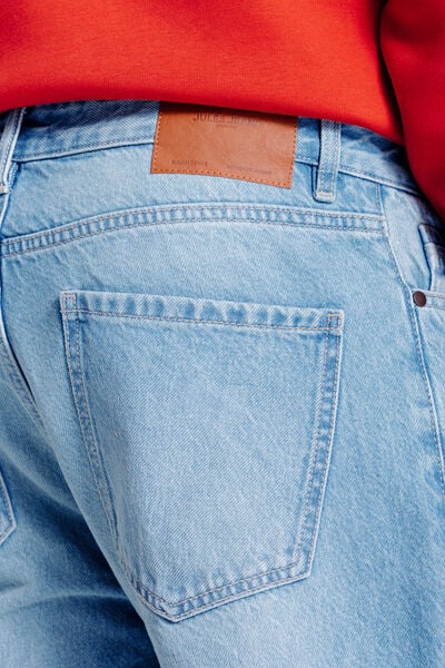 Jean loose