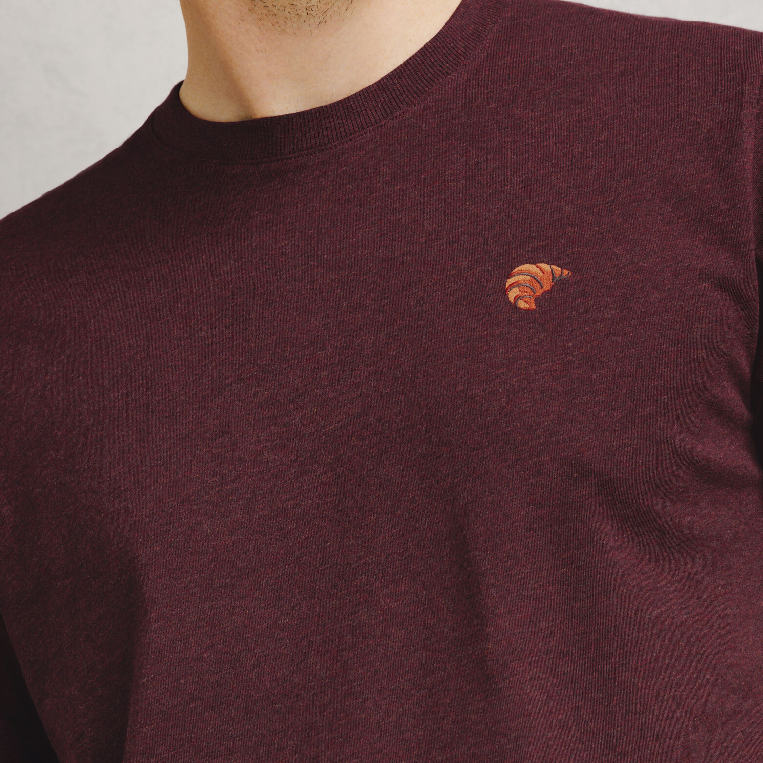 Tee shirt chin&eacute; brod&eacute;