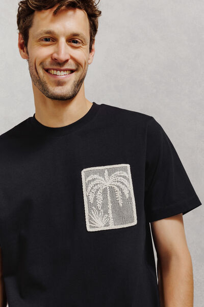 T-shirt met zak, macram&eacute; en strandlook