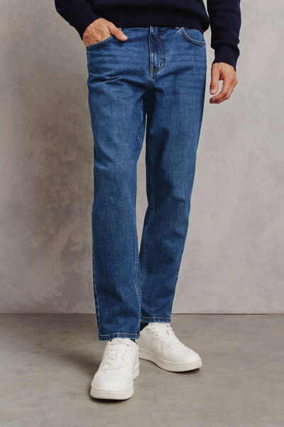 Tapered jeans
