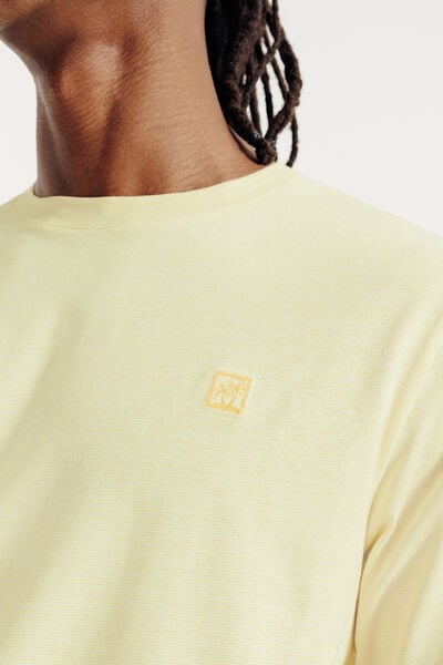 Tee shirt effet microray&eacute; broderie poitrine