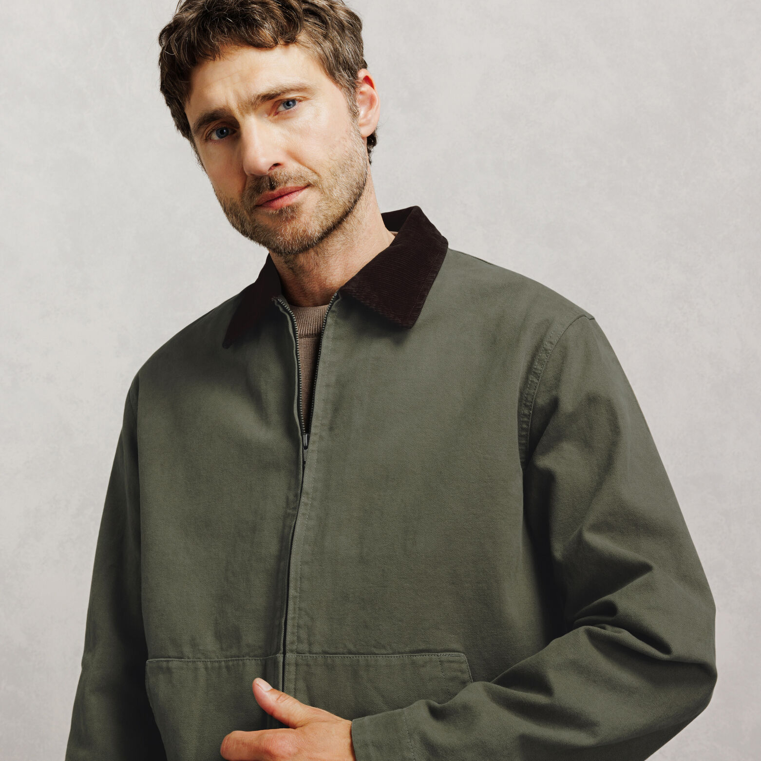 Veste zipp&eacute;e col chemise en velours