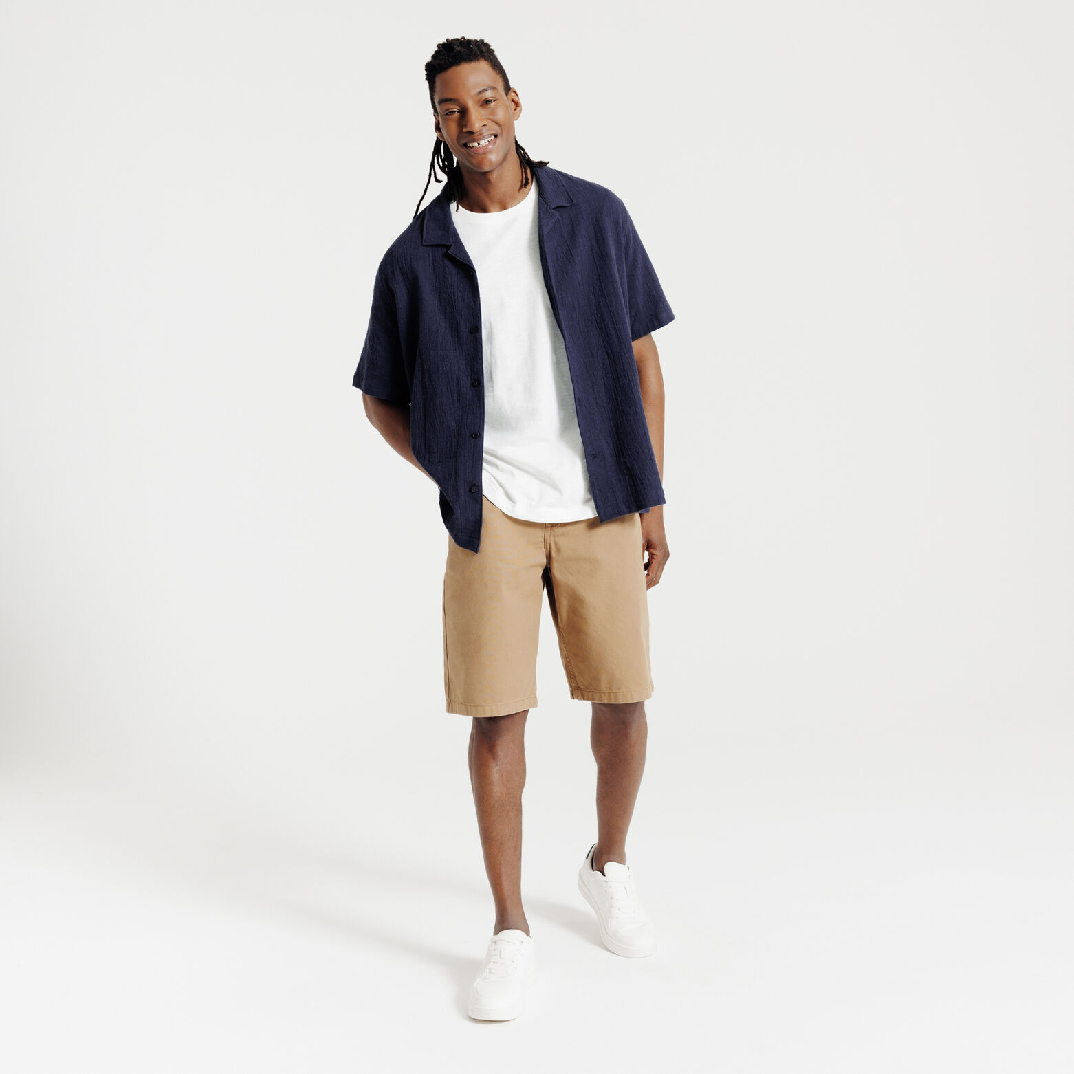 Hemdje in katoen met borduursel achteraan