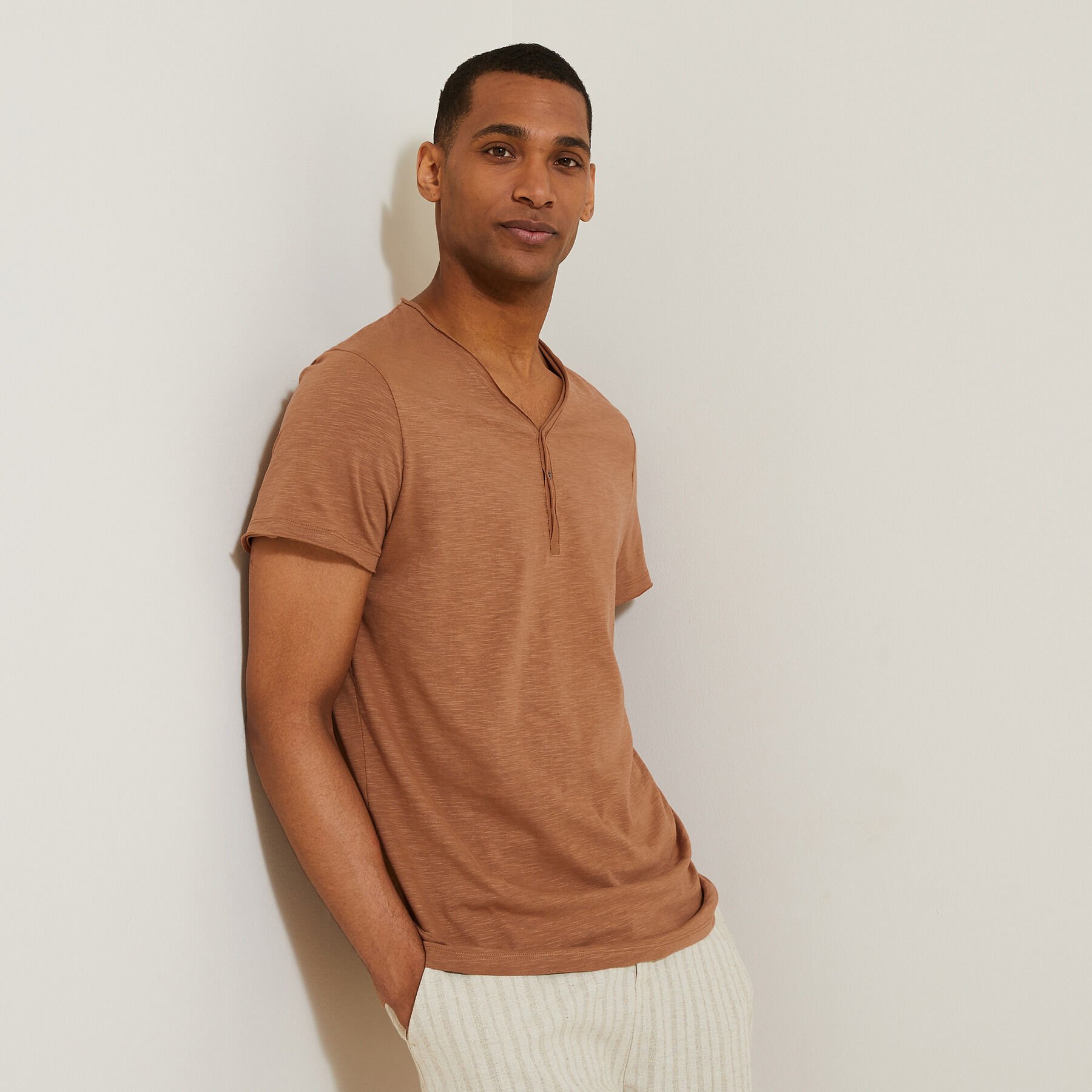 T shirt col tunisien Marron Homme Jules BE