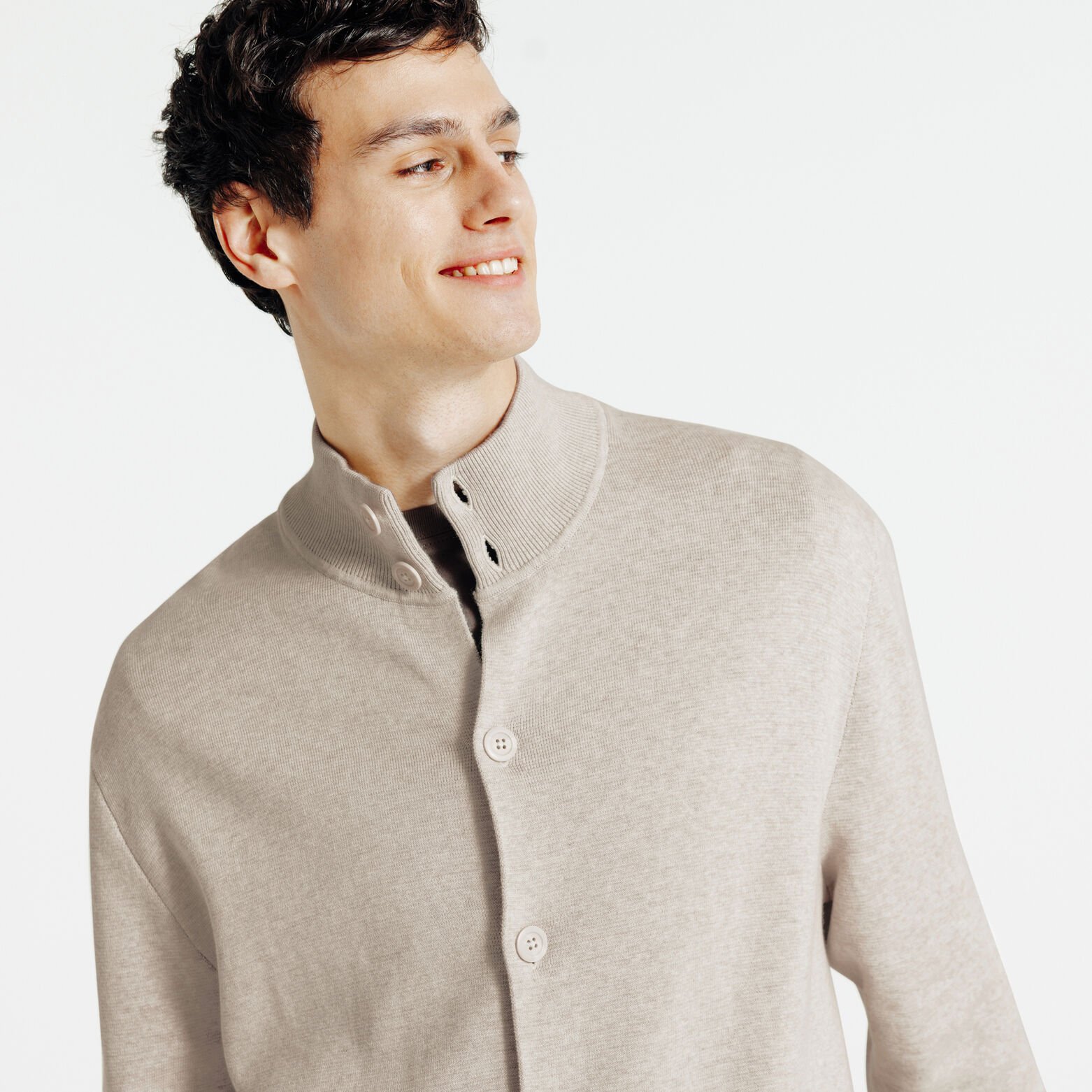 Gilet boutonn&eacute; col montant