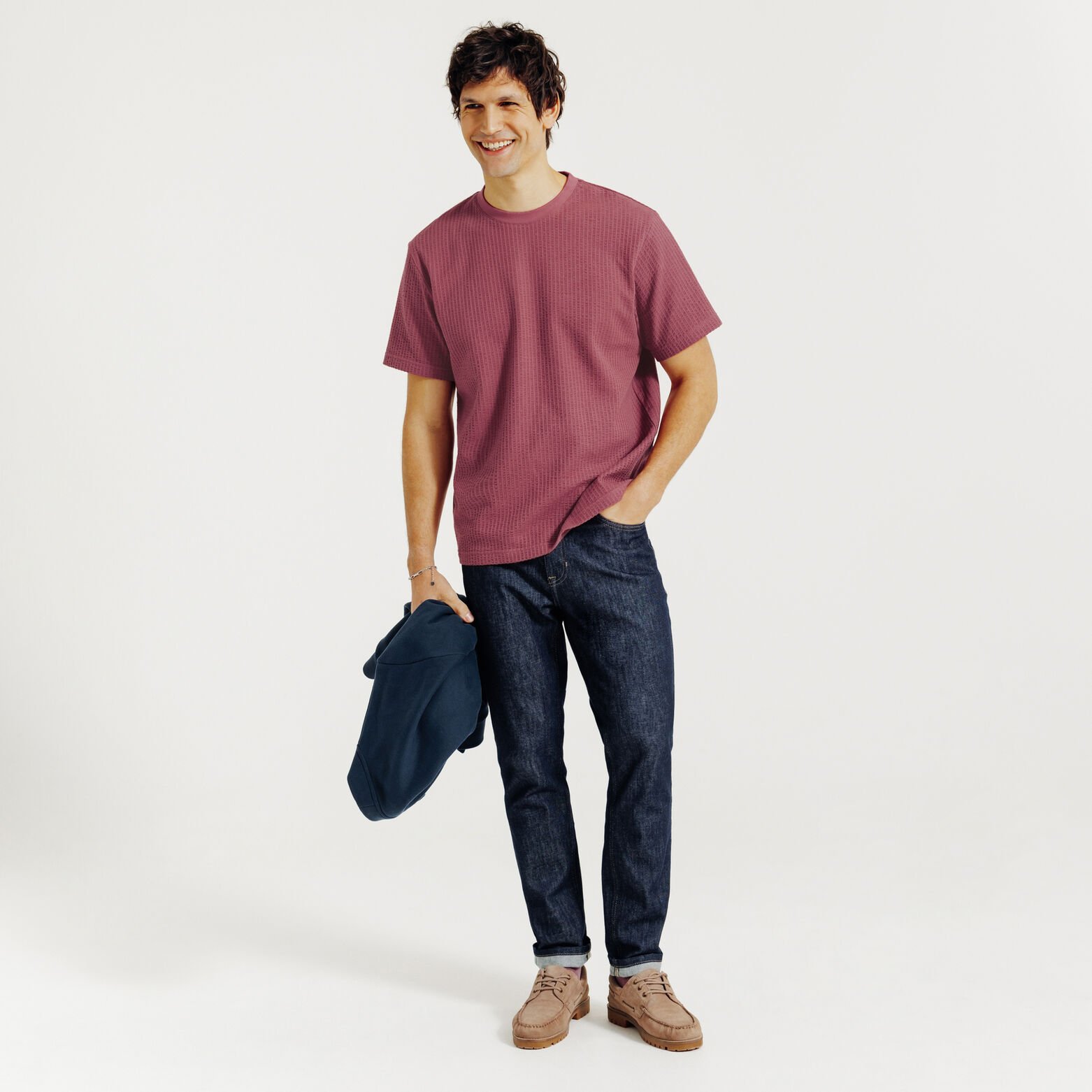 Tee shirt mati&egrave;re relief&eacute;e