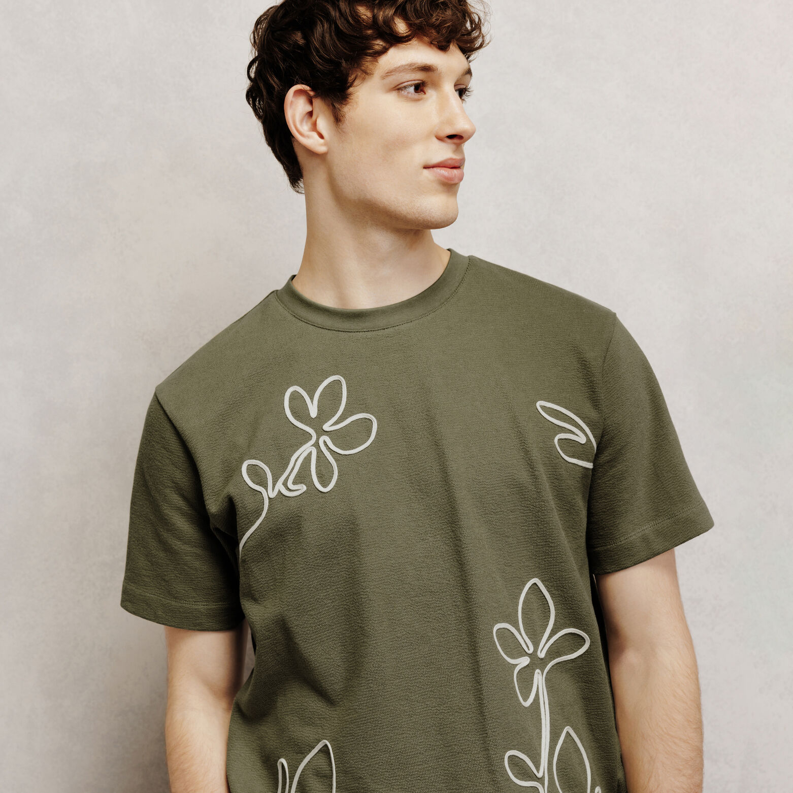 Tee shirt fleurs en cordelette mati&egrave;re fantaisie