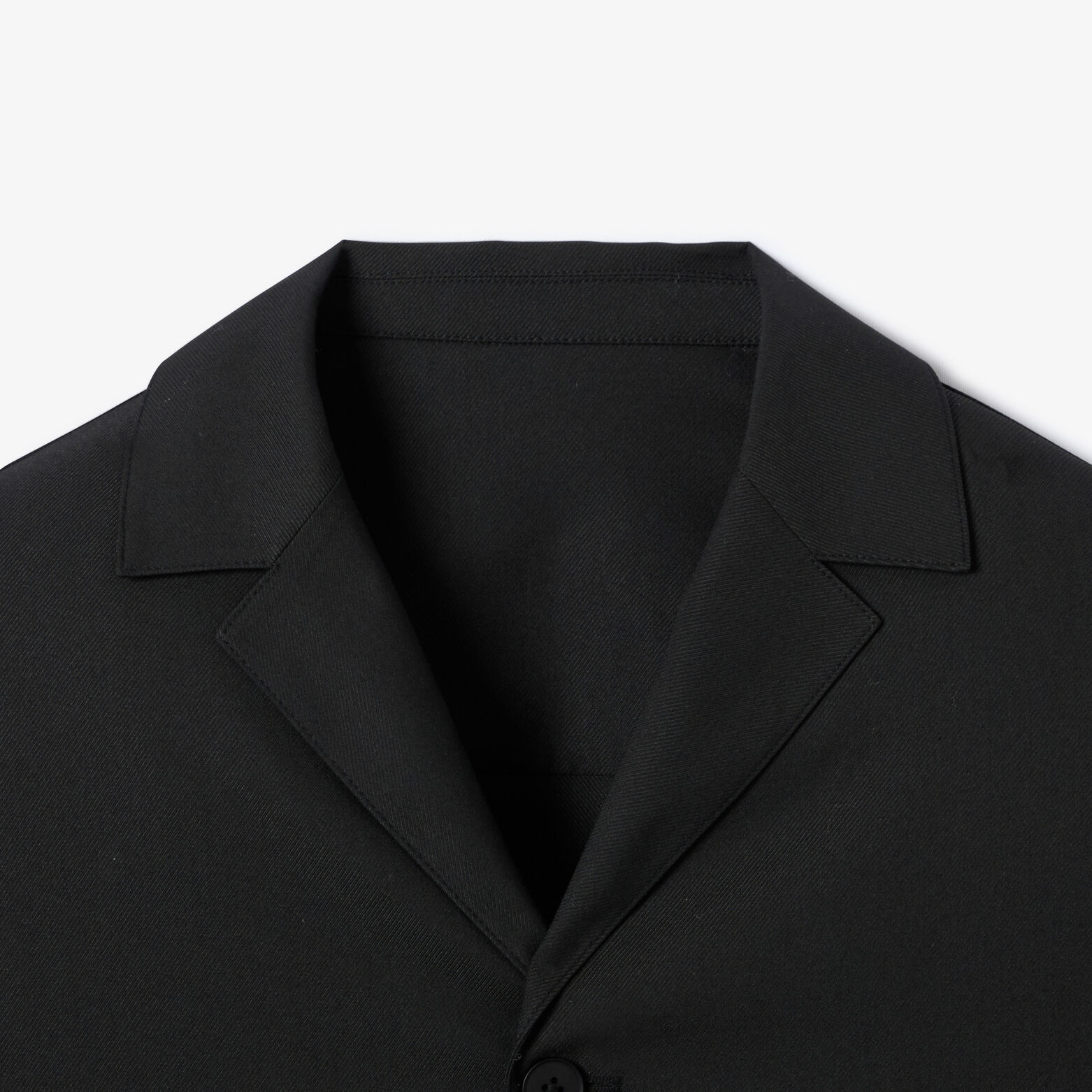Veste boutonn&eacute;e col requin