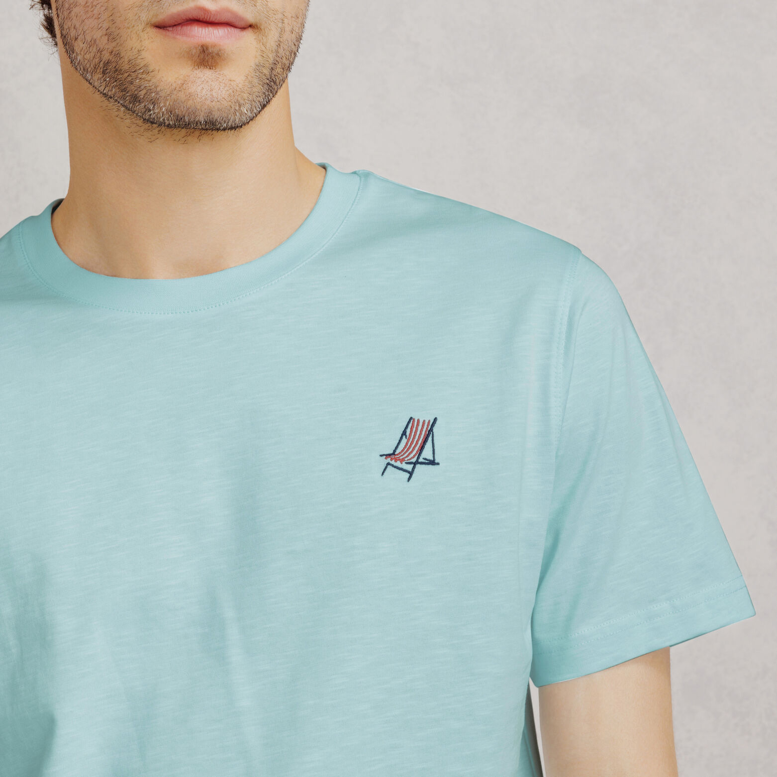 Tee shirt mati&egrave;re flamm&eacute;e broderie poitrine