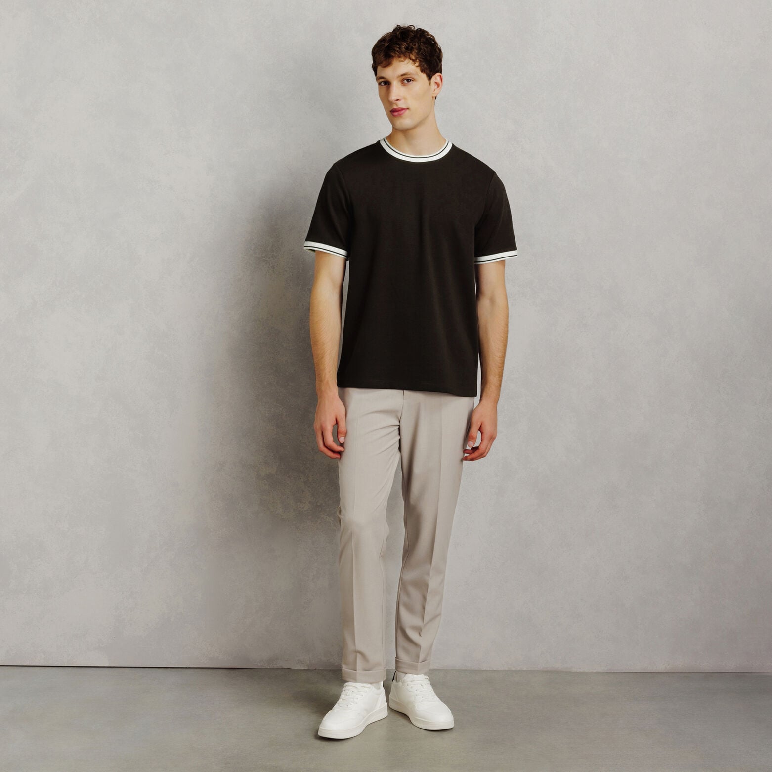 T-shirt met contrasterende hals- en mouwboorden