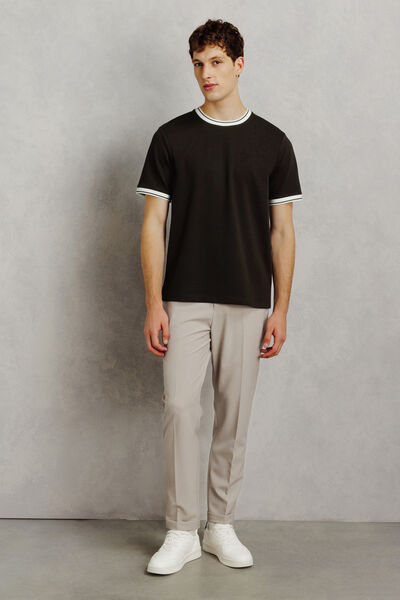 T-shirt met contrasterende hals- en mouwboorden