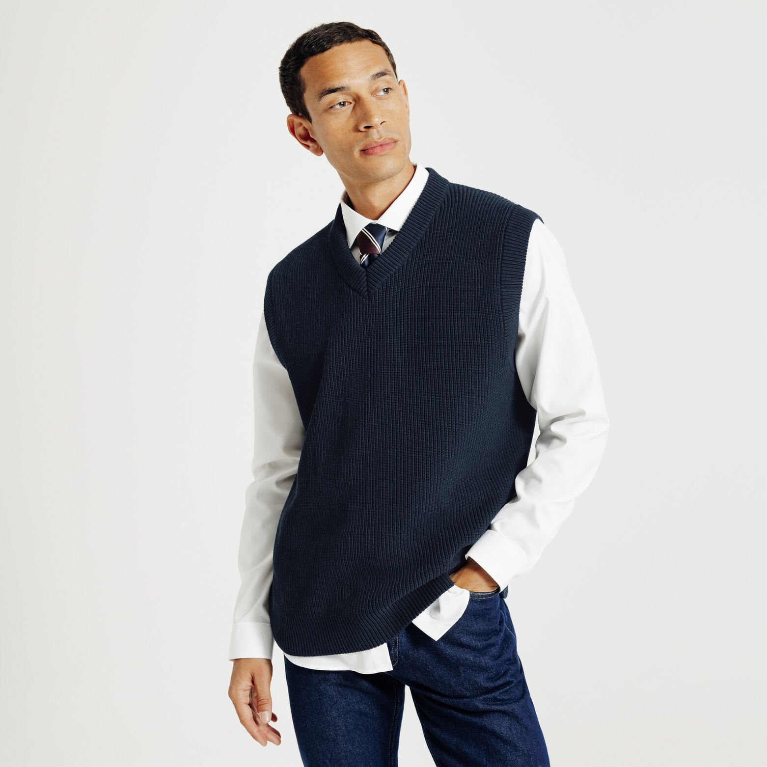 Pull col v sans manches relax