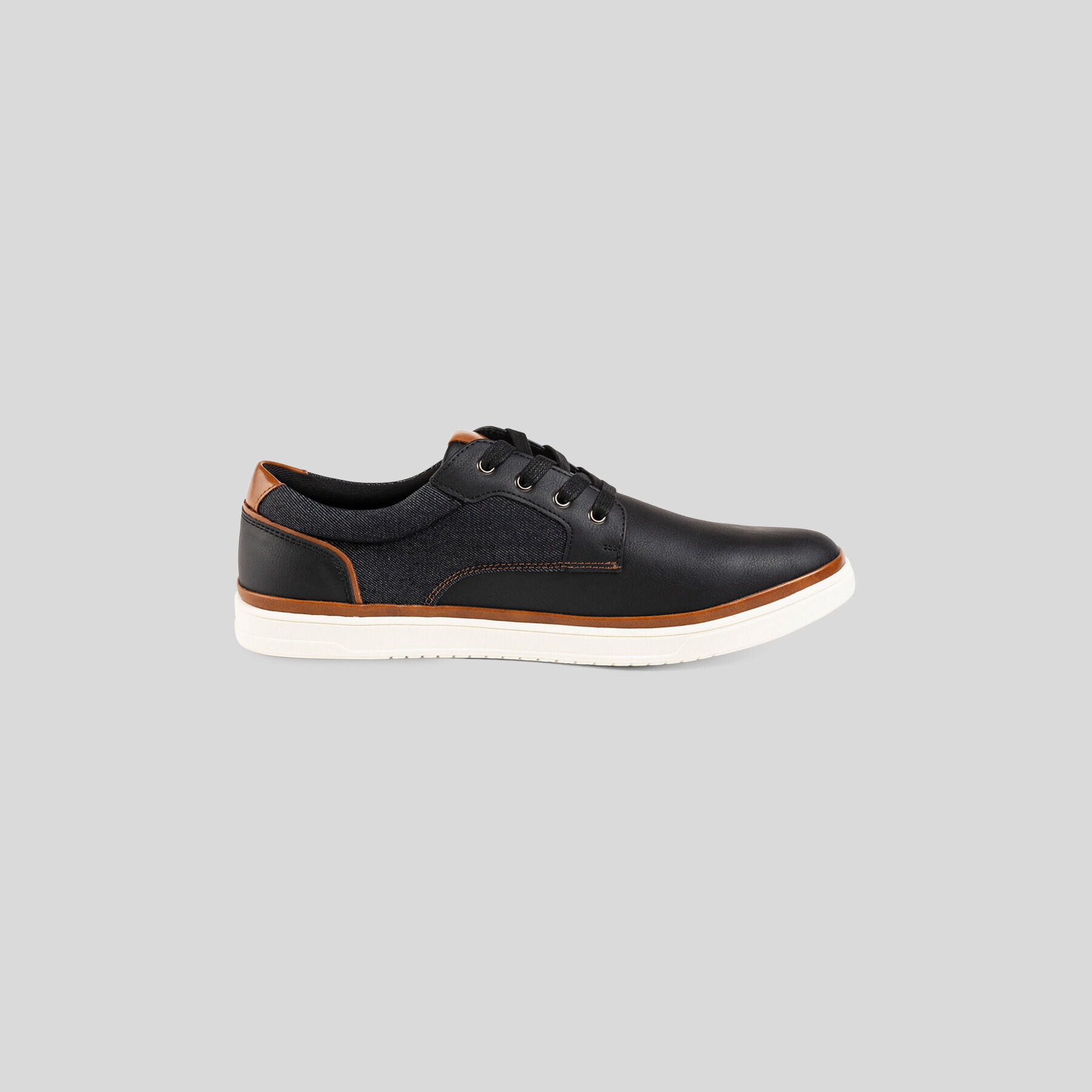 Sneaker Mustang zwart - Vindjeschoen.nl