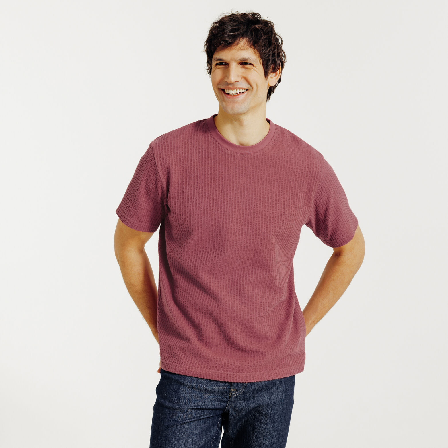 Tee shirt mati&egrave;re relief&eacute;e