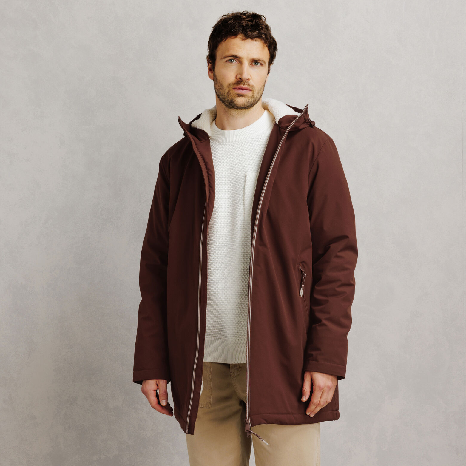Parka longue &agrave; capuche doubl&eacute;e en sherpa