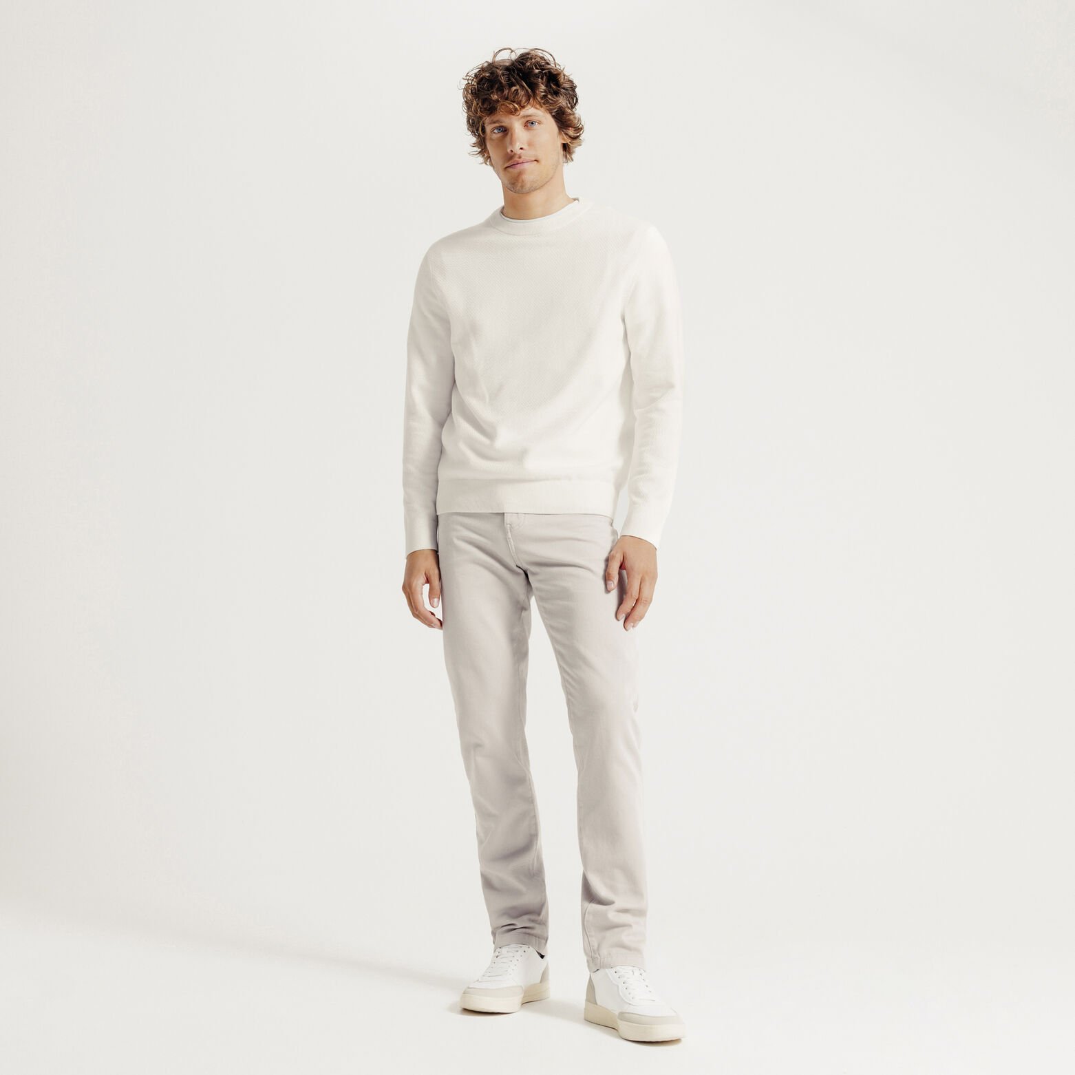 Pull col rond jeux de points fantaisie