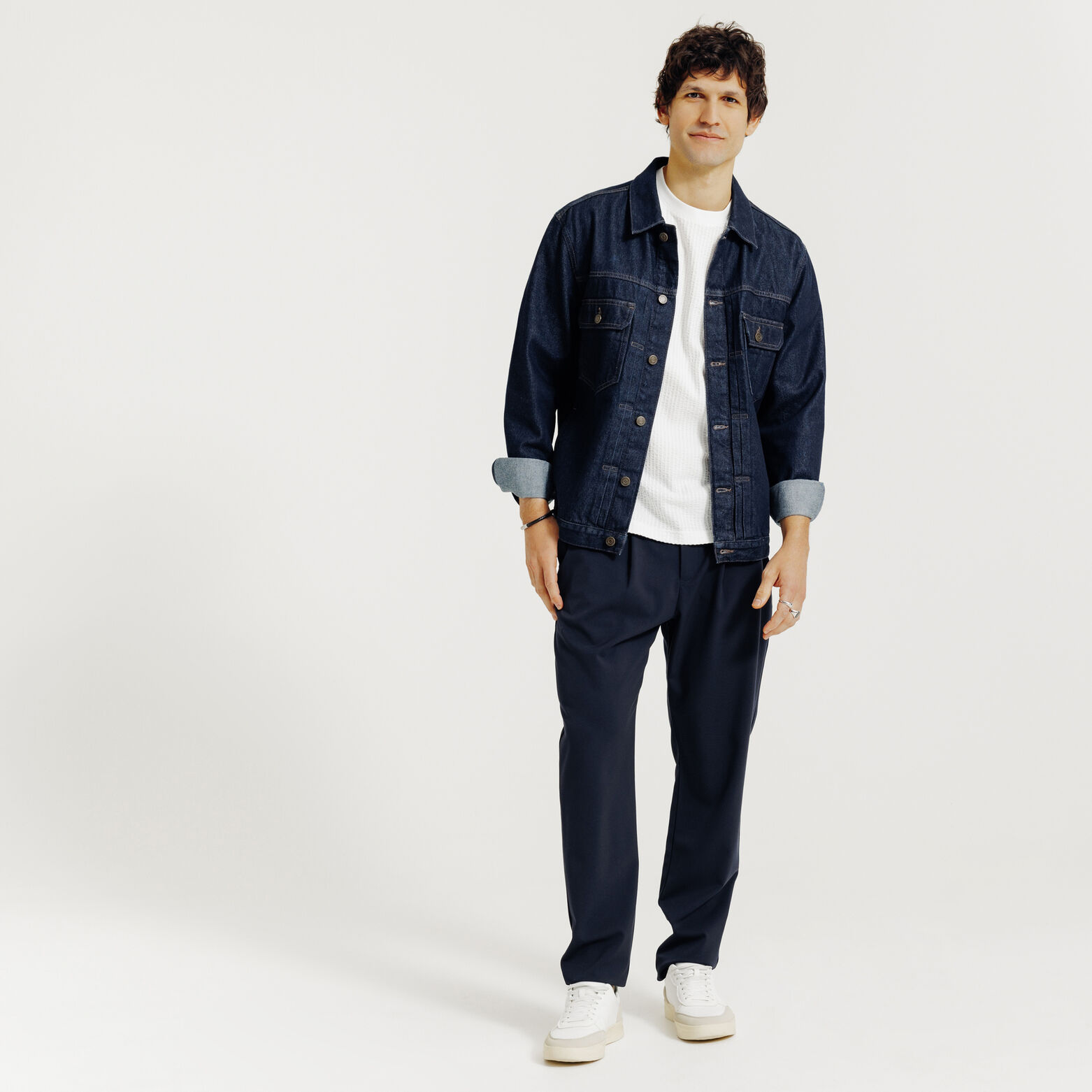 Tee shirt mati&egrave;re relief&eacute;e