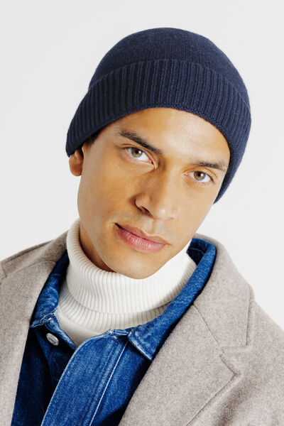 Bonnet contenant du cachemire