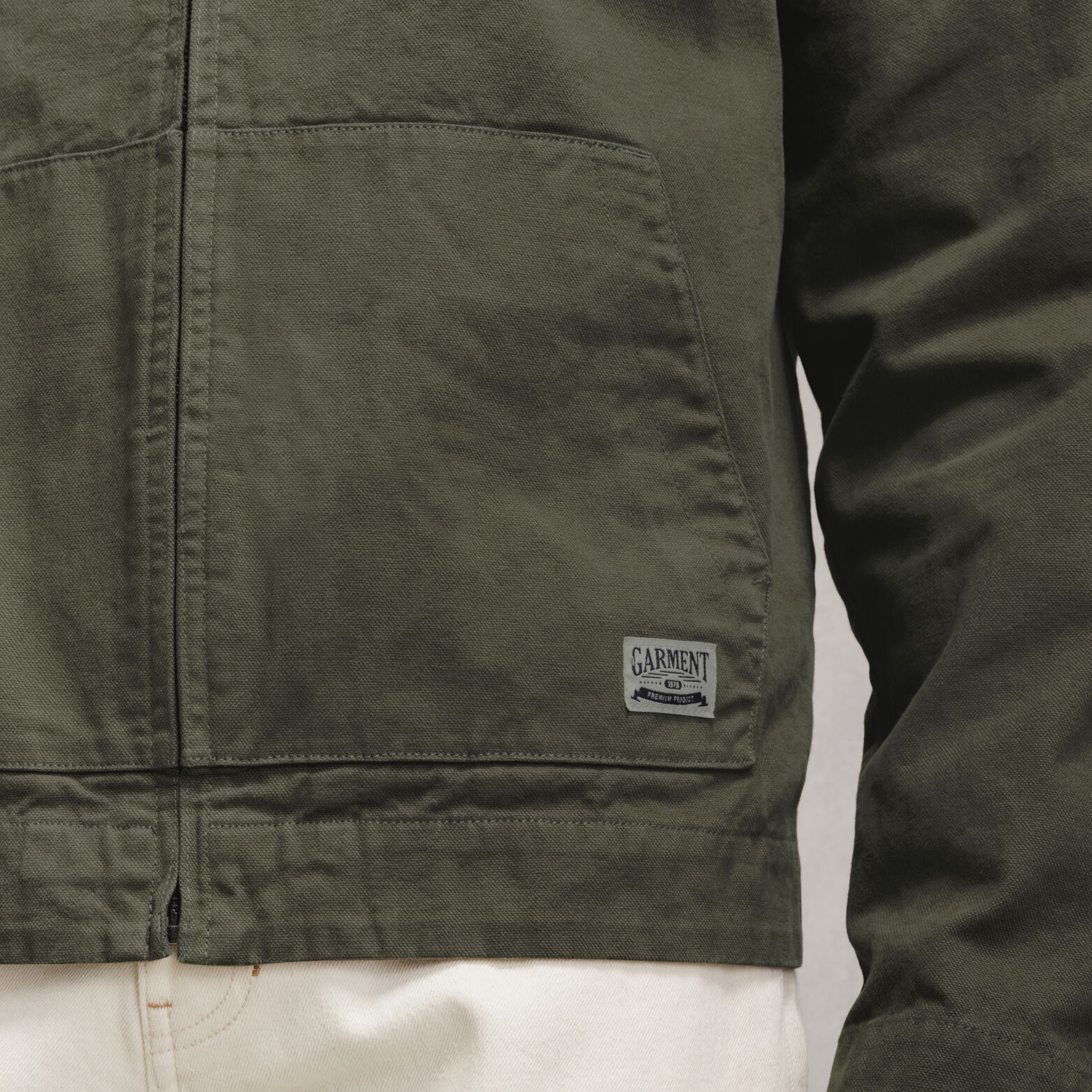 Veste zipp&eacute;e col chemise en velours