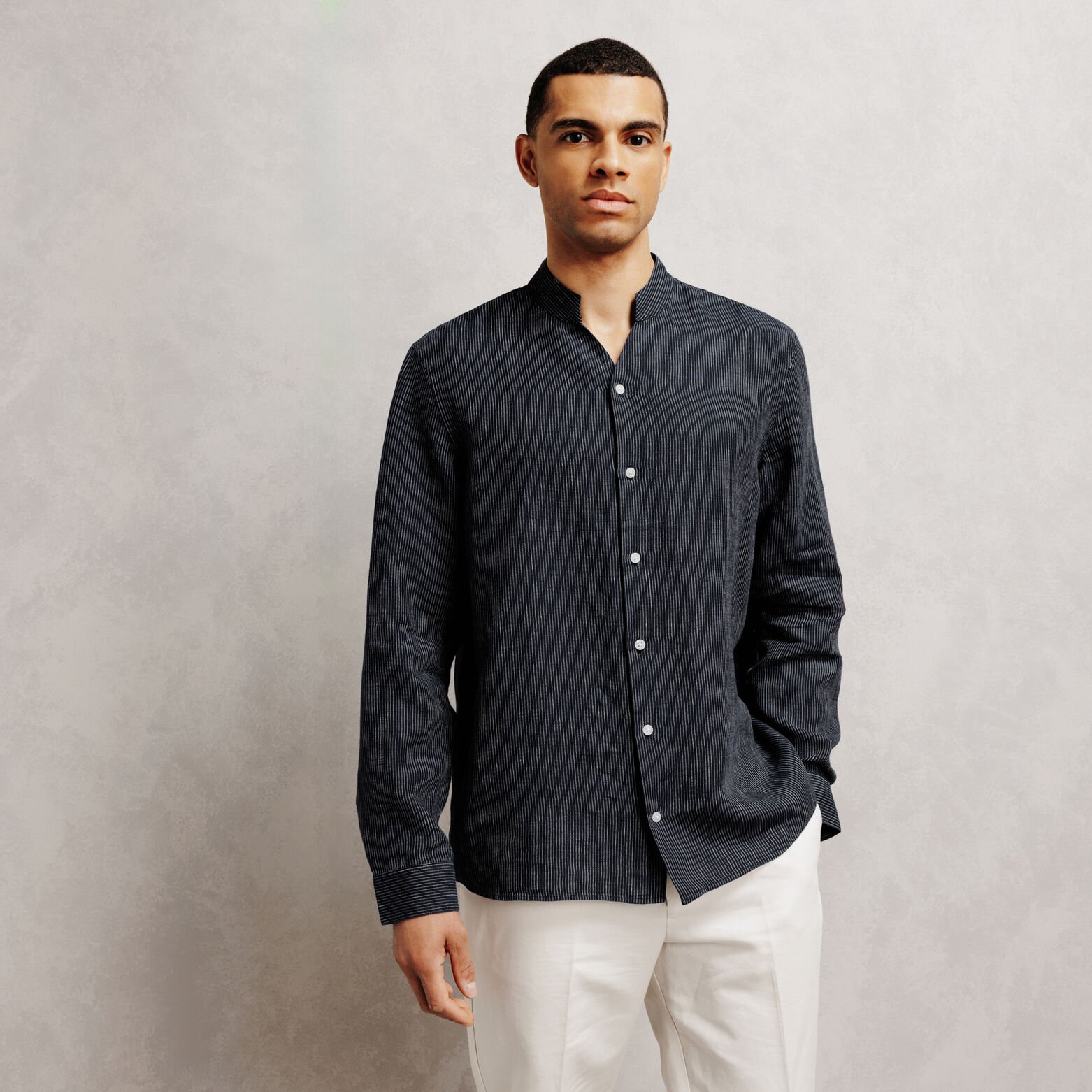 Chemise regular en lin ray&eacute;e col mao